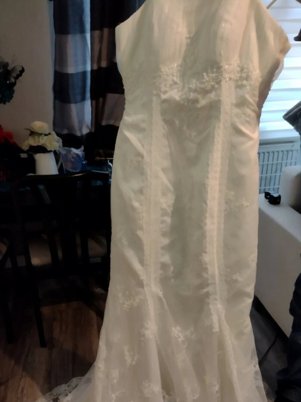 Strapless wedding dress (made of silk)